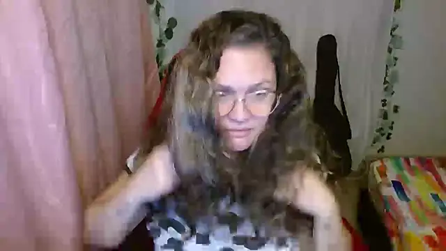 Snapshot of helenca43 chatting on October 10, 9:41 am helenca43 online show from October 10, 9:41 am