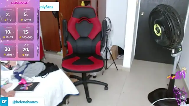 Snapshot of helenca43 chatting on October 25, 10:15 pm helenca43 online show from October 25, 10:15 pm