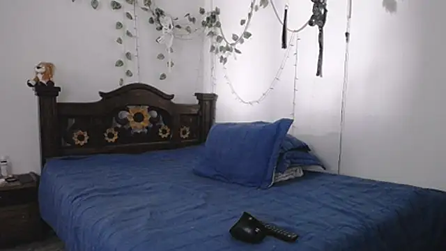 DominaLeona online show from July 3, 4:35 pm