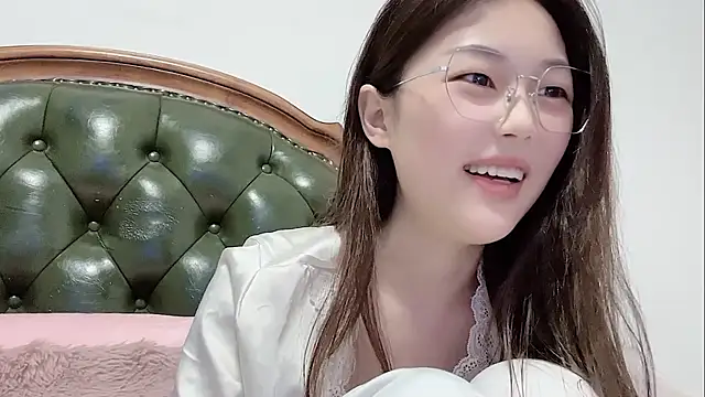 Snapshot of Sweet-Angel999 chatting on April 3, 5:22 pm Sweet-Angel999 online show from April 3, 5:22 pm