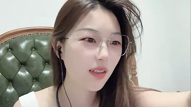Snapshot of Sweet-Angel999 chatting on April 29, 4:33 pm Sweet-Angel999 online show from April 29, 4:33 pm