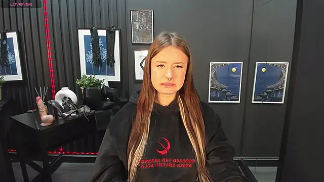 Lily Moonlight online show from January 9, 7:10 am