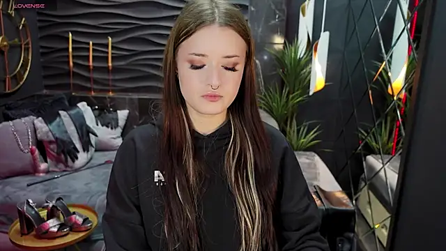 Lily Moonlight online show from February 19, 2:01 pm