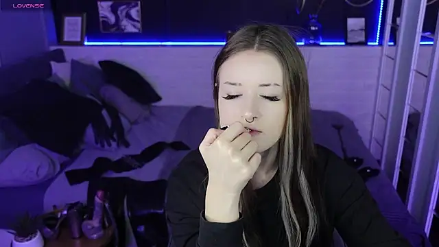 Lily Moonlight online show from March 21, 7:33 am