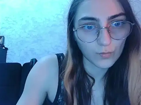 Snapshot of AliceMoonsea chatting on April 7, 11:26 pm AliceMoonsea online show from April 7, 11:26 pm