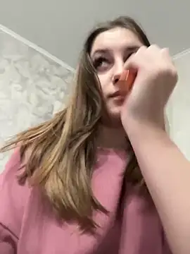 Strawberryyyyik online show from December 23, 8:55 am