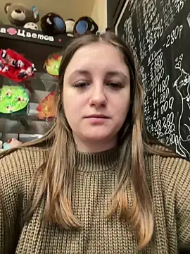 Strawberryyyyik online show from January 17, 4:49 am