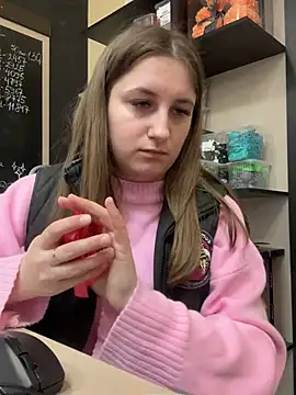 Strawberryyyyik online show from March 19, 9:38 am
