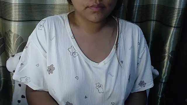 queen angelina online show from March 1, 6:10 pm