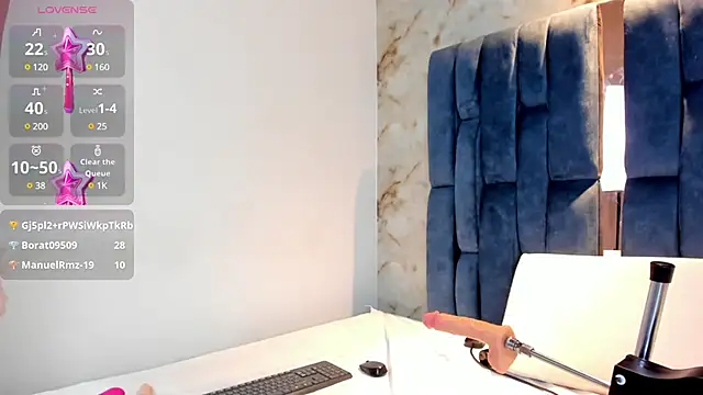 Snapshot of RoseTaylor__ chatting on December 15, 9:56 am RoseTaylor online show from December 15, 9:56 am