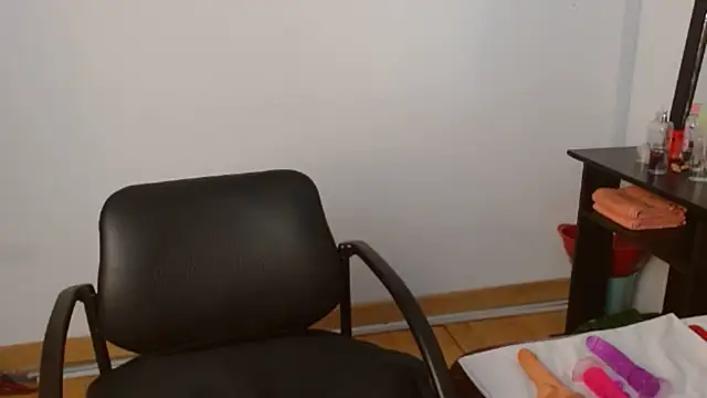 Snapshot of JessicaRabbit04 chatting on March 5, 9:16 am JessicaRabbit04 online show from March 5, 9:16 am