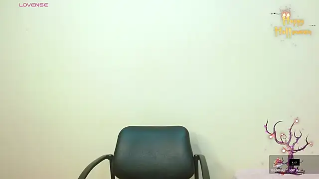 Snapshot of JessicaRabbit04 chatting on October 24, 4:09 am JessicaRabbit04 online show from October 24, 4:09 am