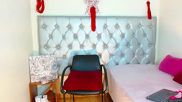 Snapshot of JessicaRabbit04 chatting on November 25, 3:28 am JessicaRabbit04 online show from November 25, 3:28 am