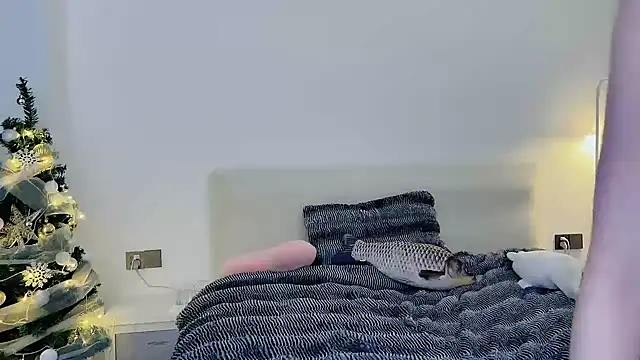 Fish   online show from February 12, 2:32 pm