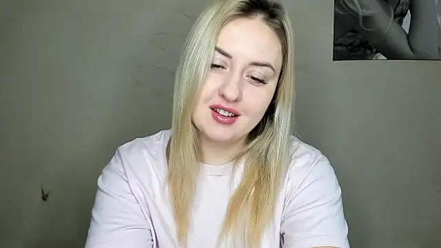 Snapshot of KennaJamess8 chatting on December 27, 8:45 am KennaJamess8 online show from December 27, 8:45 am