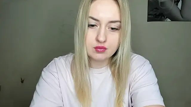 Snapshot of KennaJamess8 chatting on December 27, 12:34 pm KennaJamess8 online show from December 27, 12:34 pm