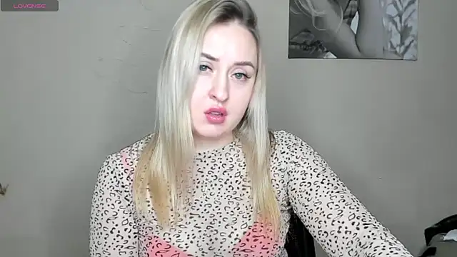 Snapshot of KennaJamess8 chatting on January 8, 6:20 pm KennaJamess8 online show from January 8, 6:20 pm