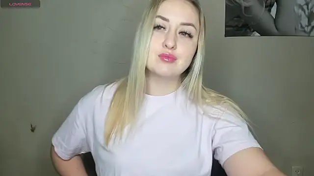 Snapshot of KennaJamess8 chatting on January 21, 5:51 pm KennaJamess8 online show from January 21, 5:51 pm