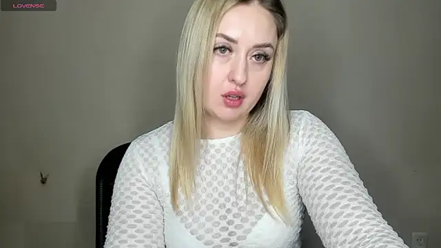 Snapshot of KennaJamess8 chatting on January 25, 10:18 pm KennaJamess8 online show from January 25, 10:18 pm