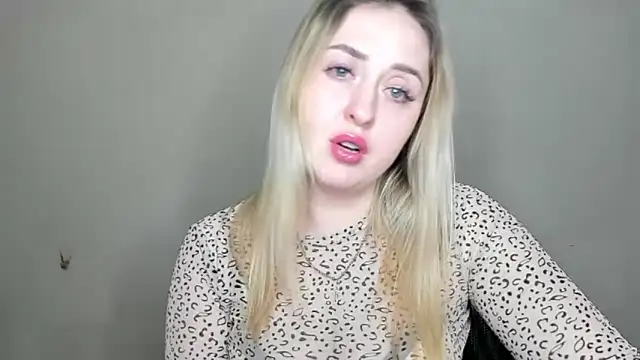 Snapshot of KennaJamess8 chatting on February 8, 7:16 pm KennaJamess8 online show from February 8, 7:16 pm