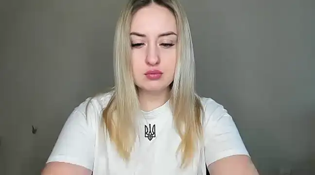 Snapshot of KennaJamess8 chatting on February 24, 12:59 pm KennaJamess8 online show from February 24, 12:59 pm