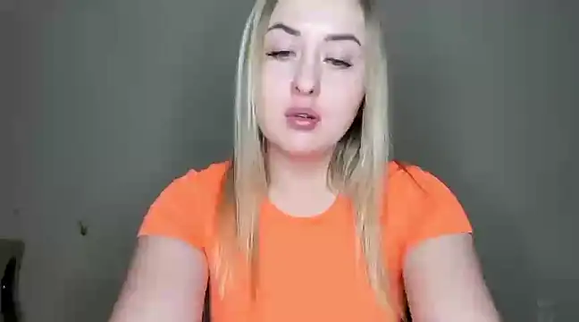 Snapshot of KennaJamess8 chatting on March 4, 7:32 pm KennaJamess8 online show from March 4, 7:32 pm