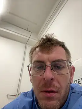 Snapshot of adrian90bi11 chatting on March 24, 5:45 am adrian90bi11 online show from March 24, 5:45 am