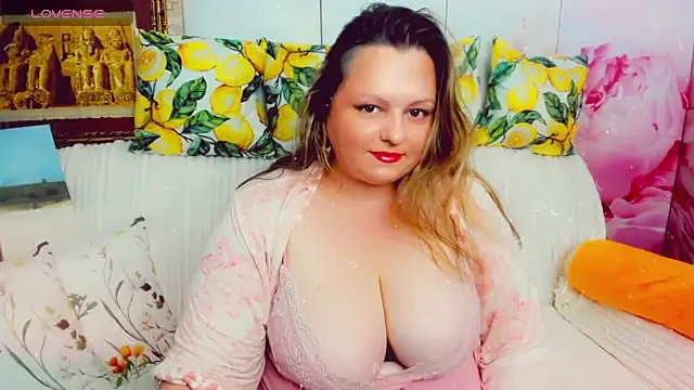 KlaraHoll online show from May 30, 3:20 pm