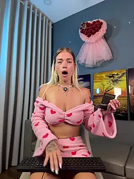 -Sexy Barbie- online show from April 1, 11:00 am