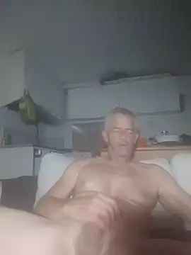 Snapshot of NICJOHNS chatting on March 6, 11:34 pm NICJOHNS online show from March 6, 11:34 pm