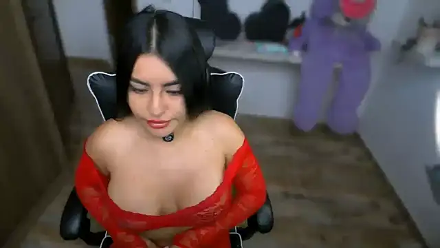 Snapshot of Layla_Nicols chatting on June 1, 12:18 pm Layla Nicols online show from June 1, 12:18 pm