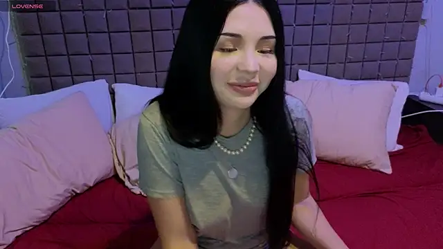Snapshot of clementinena chatting on December 9, 3:50 am clementinena online show from December 9, 3:50 am