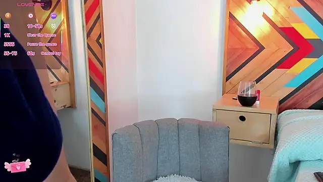 NaiirobiSwan online show from December 2, 8:15 pm