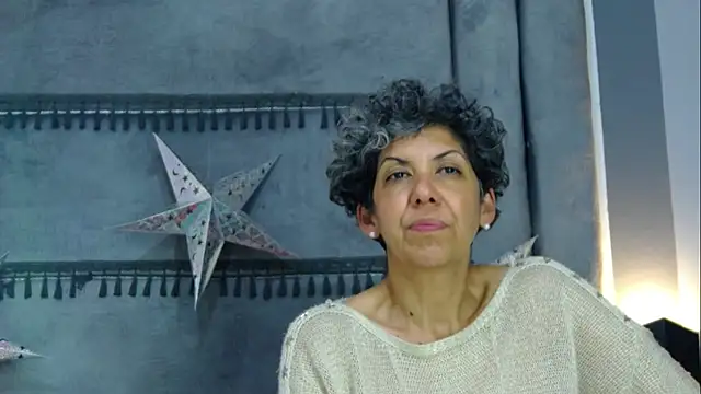 Julianewell online show from December 20, 6:24 pm