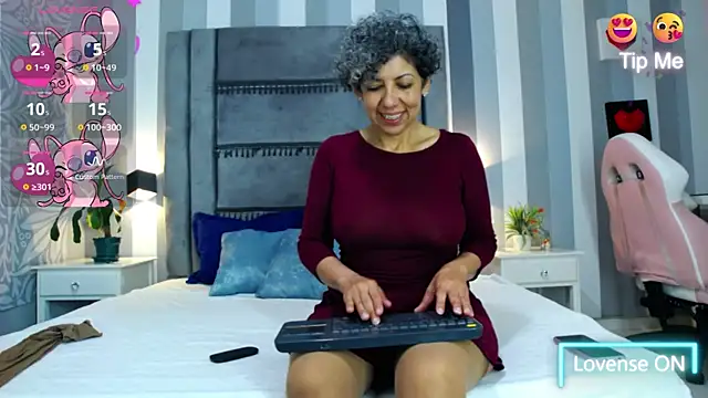 Julianewell online show from January 14, 12:24 pm