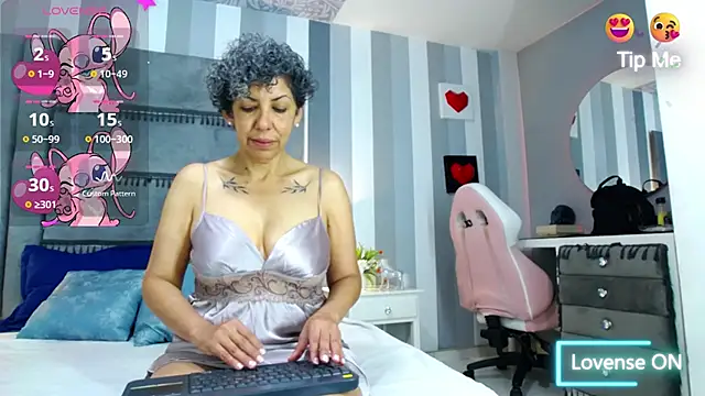 Julianewell online show from January 20, 12:18 pm