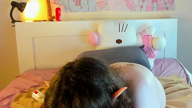 kuraii1  online show from December 26, 2:12 am