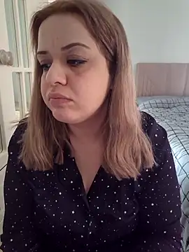 cansuozell online show from December 19, 10:00 am