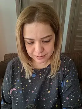 Snapshot of cansuozell chatting on May 8, 6:41 am cansuozell online show from May 8, 6:41 am