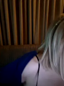 Snapshot of cansuozell chatting on May 24, 6:35 pm cansuozell online show from May 24, 6:35 pm