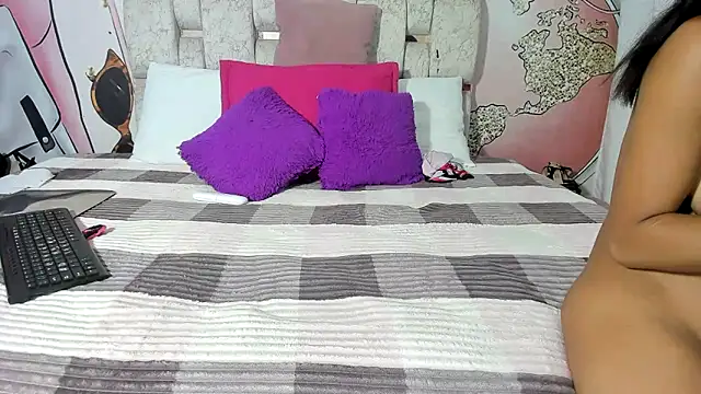 KOURTNEY-- online show from January 17, 4:39 am