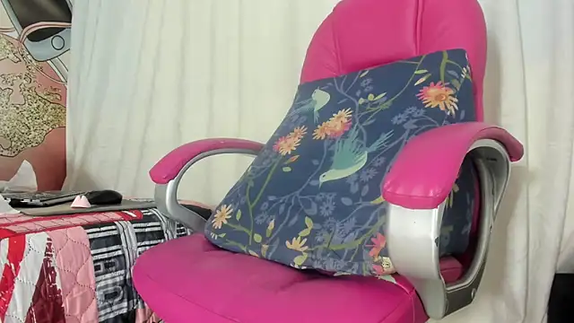 KOURTNEY-- online show from February 10, 4:30 am