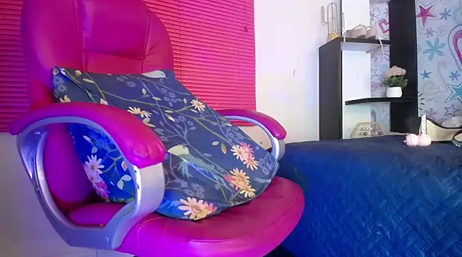 KOURTNEY-- online show from March 13, 7:53 am