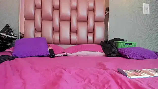 KOURTNEY-- online show from December 19, 2:51 am