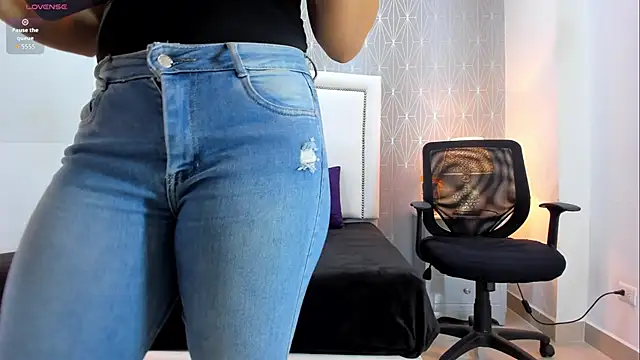Snapshot of _Peach1_ chatting on March 25, 2:01 pm Peach1 online show from March 25, 2:01 pm