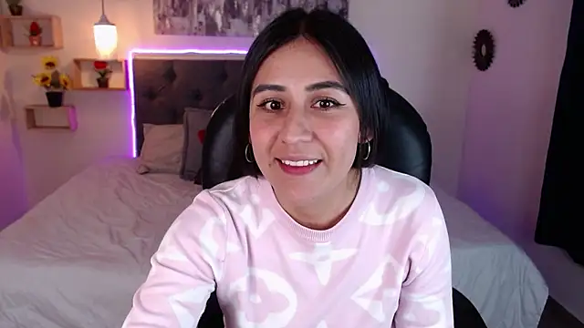 mia aira online show from December 10, 8:38 pm
