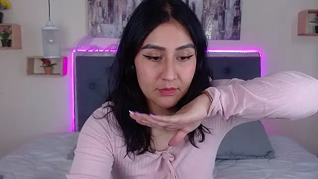 mia aira online show from October 24, 3:19 pm