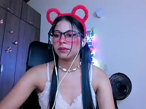  ALLYSON18  online show from January 5, 5:30 pm