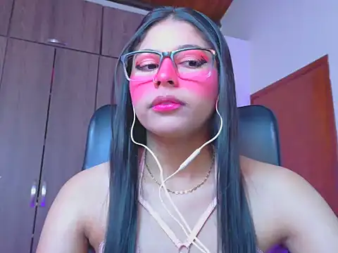 Snapshot of _ALLYSON18_ chatting on June 20, 11:46 am ALLYSON18 online show from June 20, 11:46 am
