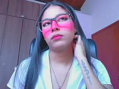 Snapshot of _ALLYSON18_ chatting on June 23, 11:52 am ALLYSON18 online show from June 23, 11:52 am